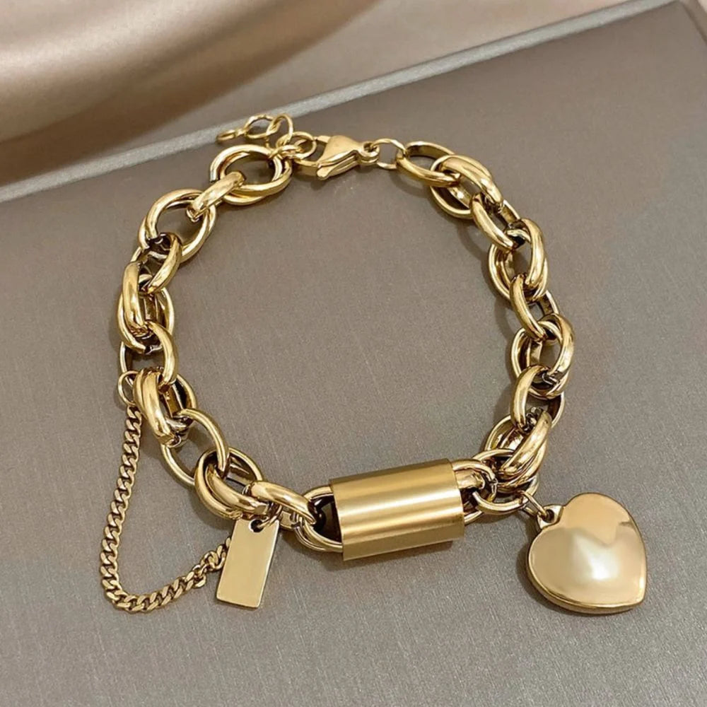 Valentina | Pulsera de eslabones dorados con dije de corazón