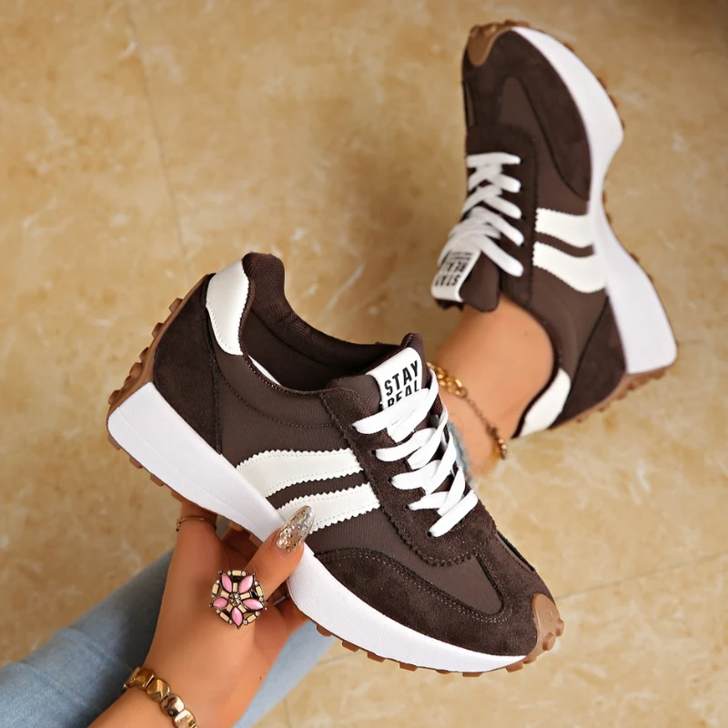 Nova | Zapatillas retro con plataforma en ante verde