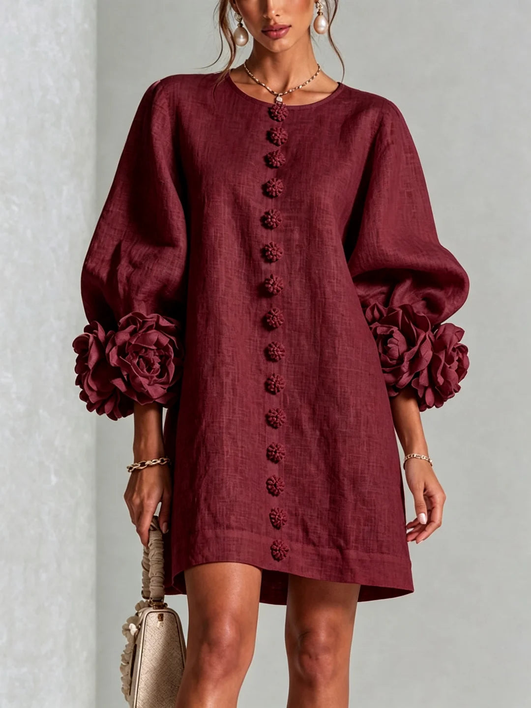 Bianca | Vestido mini de lino con flores en las mangas