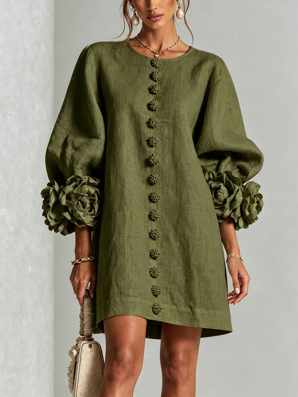 Bianca | Vestido mini de lino con flores en las mangas