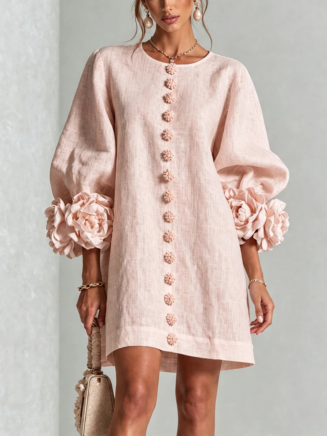 Bianca | Vestido mini de lino con flores en las mangas