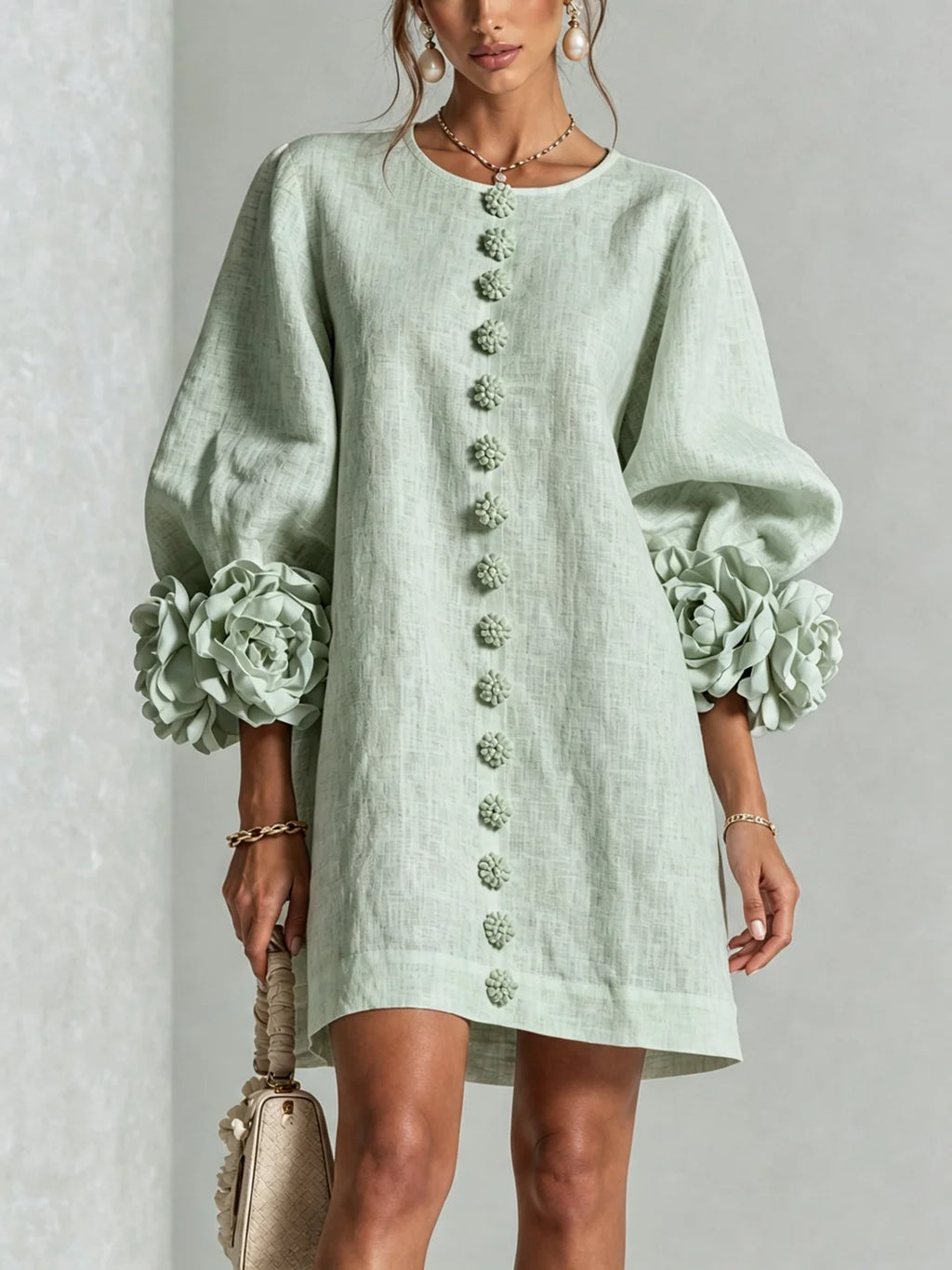 Bianca | Vestido mini de lino con flores en las mangas