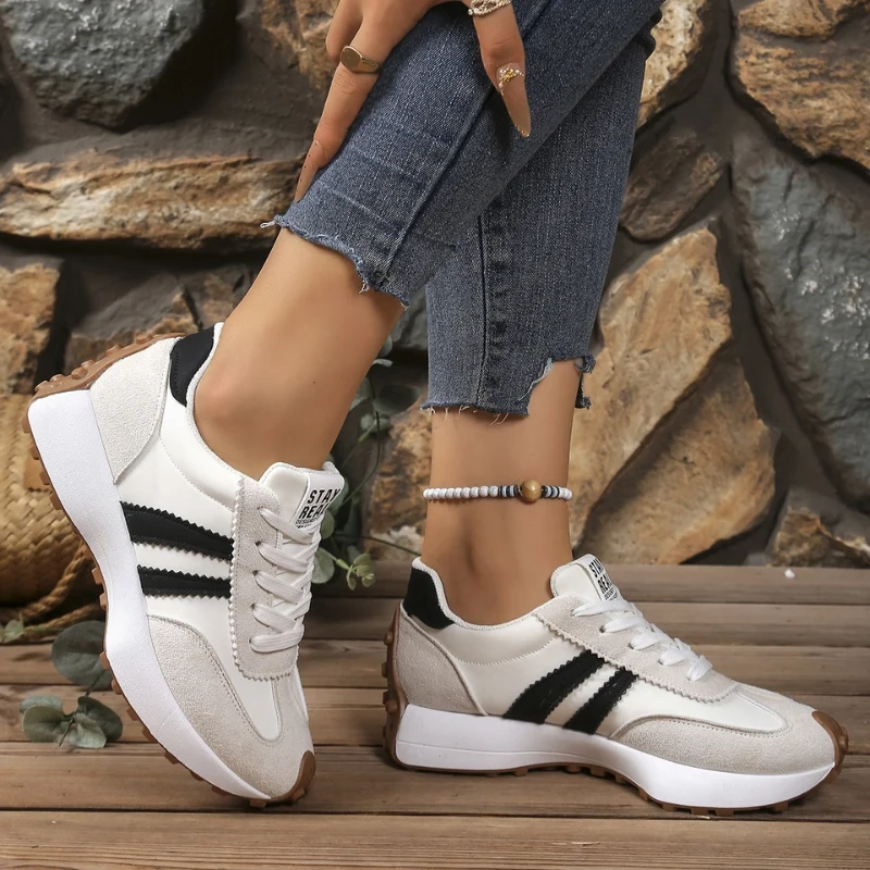 Nova | Zapatillas retro con plataforma en ante verde